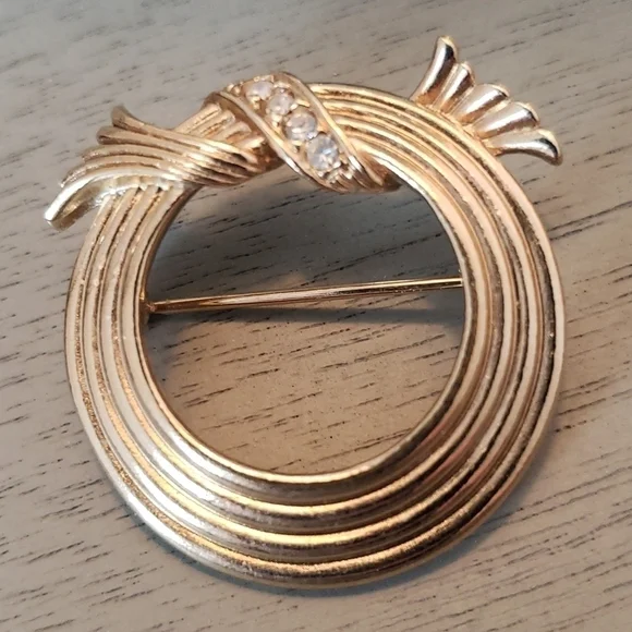 Vintage avon pin & pierced earrings set goldtone & crystals - Picture 1 of 7